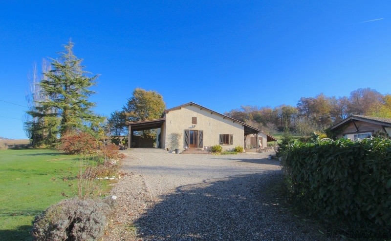 Deceptively large 4-bed house, with..
