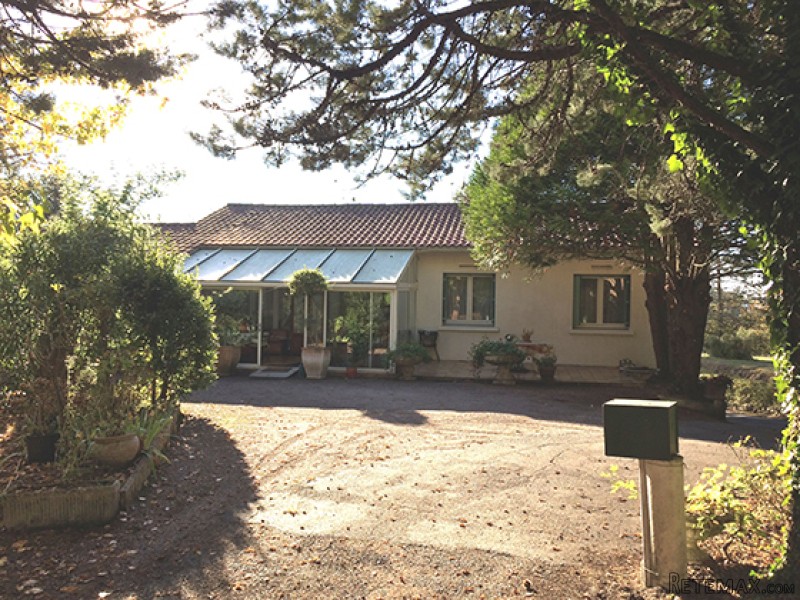 Interesting 3 Bedroom House On 1.6.. - 2