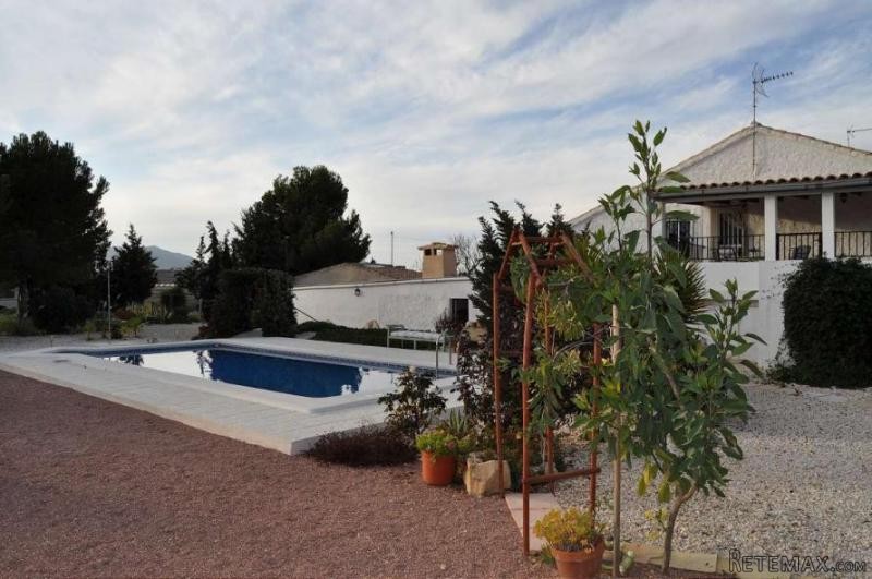 Quaint 5 bed country house with..