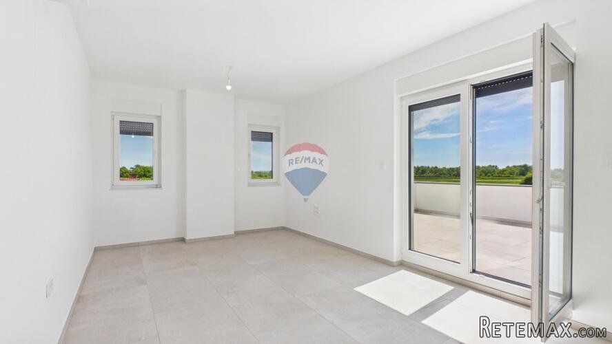 Zagreb, Resnik-novogradnja, trosoban stan 68 m2 i parkirno m - 2