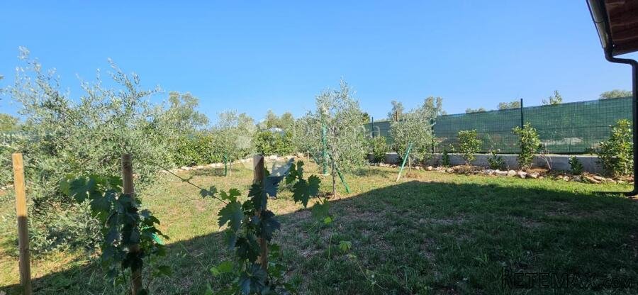 Zemljište s objektom i priključkom vode - 3