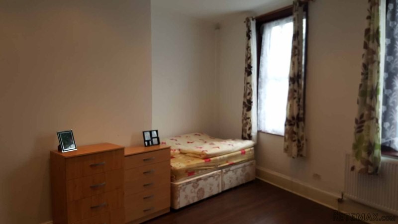 Room share for women, Zone 3..