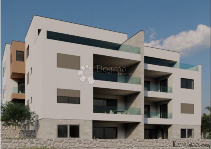 Žaborić - atraktivan trosoban stan 150 m od mora