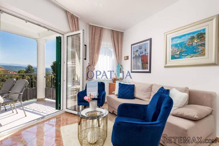 Opatija - prekrasan apartman s balkonom i bazenom