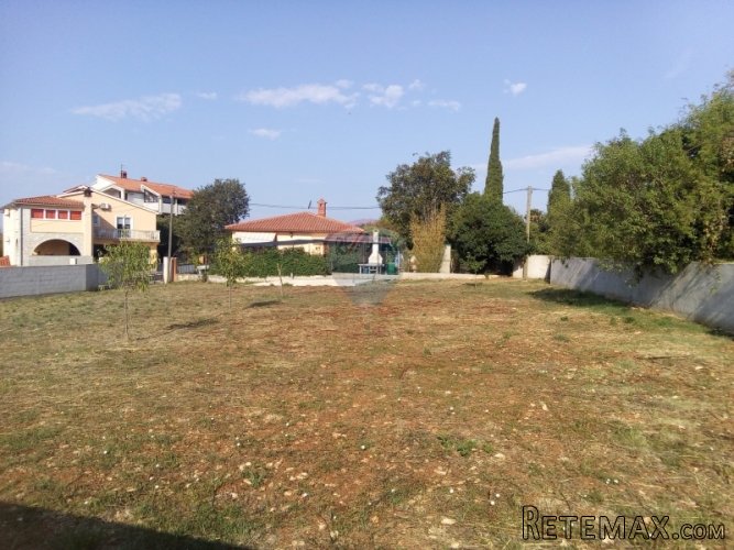 PULA, OKOLICA, GRAĐEVINSKO ZEMLJIŠTE 736 m2