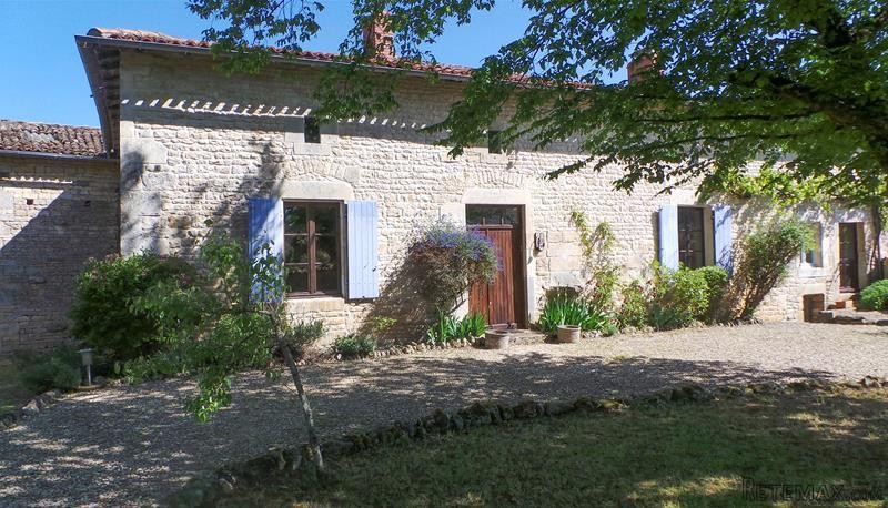 4 Bedroom House With Private Garden And..