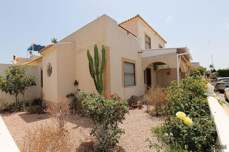 This charming property is located in the nice town of Playa.. - 2