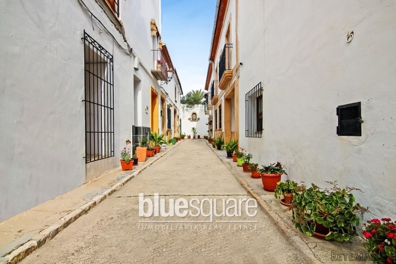 Lovely townhouse for sale in the old..