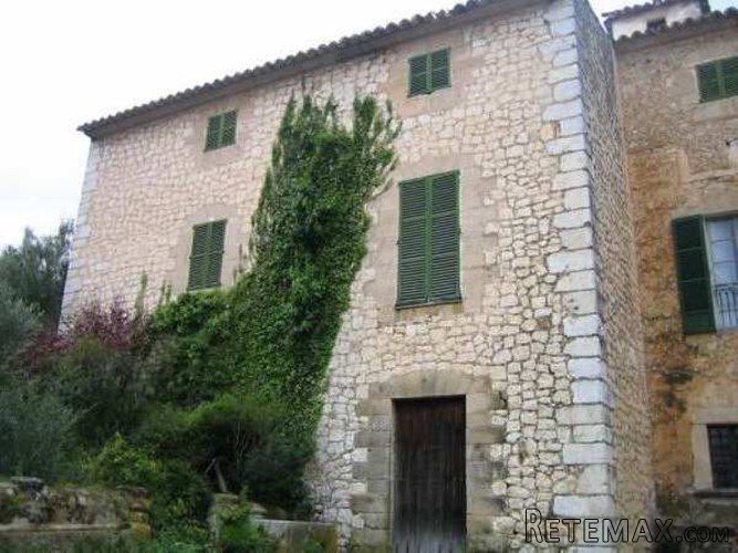 Alaro country property, situated in a privileged location..