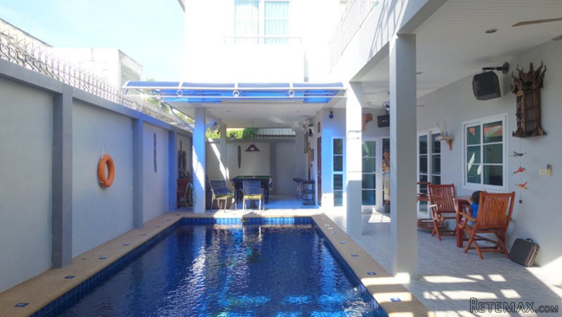 Near new 3 plus bedroom pool-property..