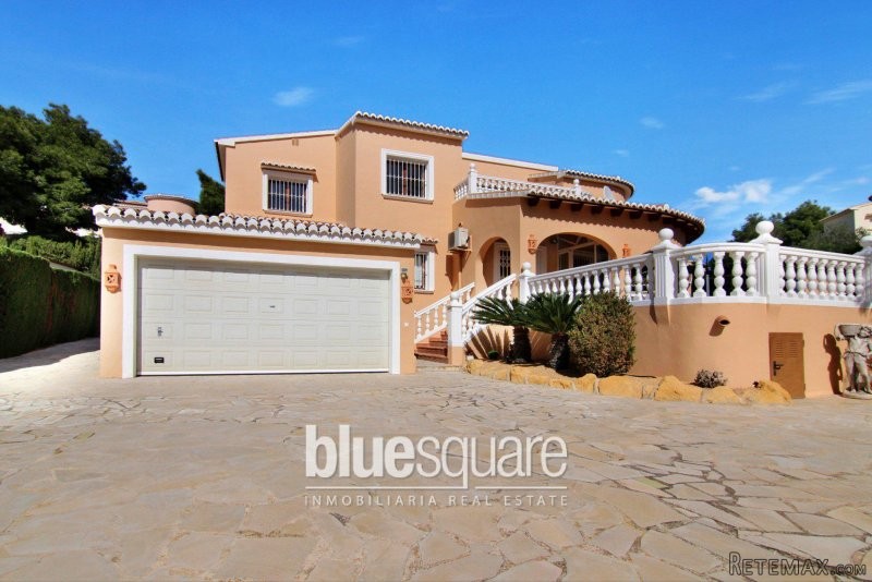 Fabulous 5 bedroom house very close to..