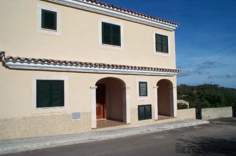 Nice semi-detached villa of 270sqm very well situated in..