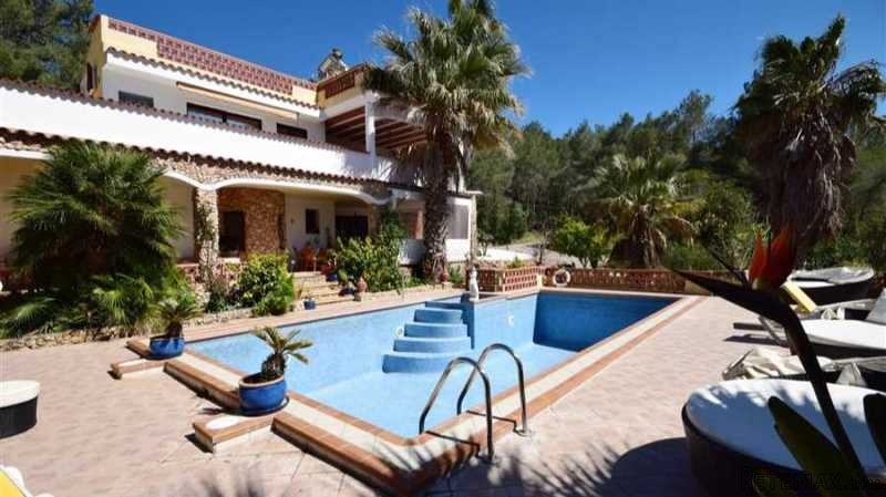 Spacious Property with various guest..