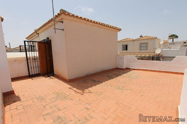 This charming property is located in the nice town of Playa.. - 8