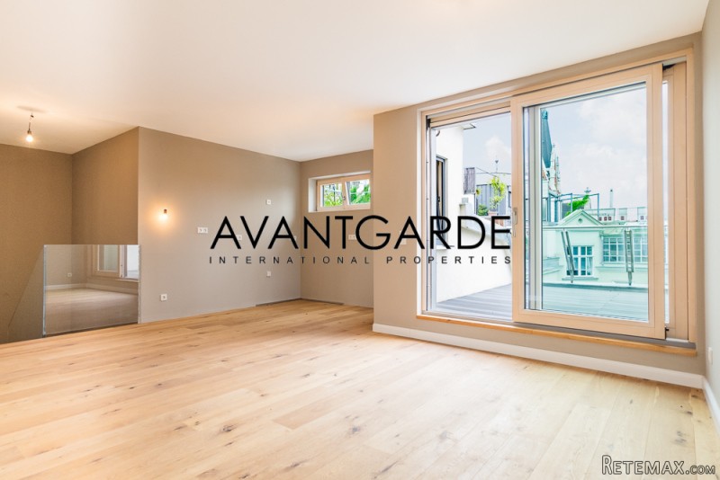 Top floor apartment near Belvedere..