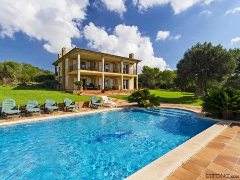 Rustic Villa With Gorgeous Sea Views In..