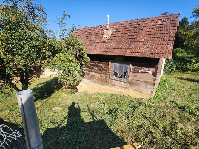 Drvena hrastova kuća 120m² za renovaciju sa dvorištem - 3