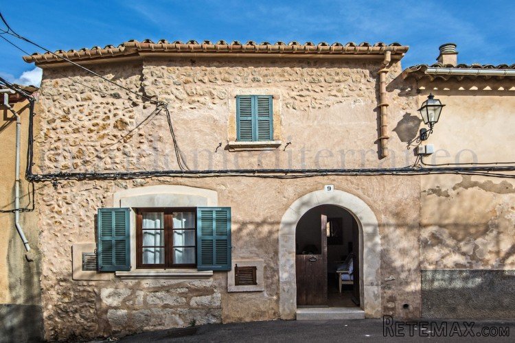 Exquisite historic townhouse at the end of a small lane..