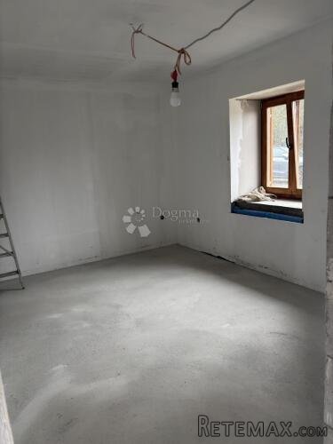 Kuća s 3.459 m² okućnice - 3