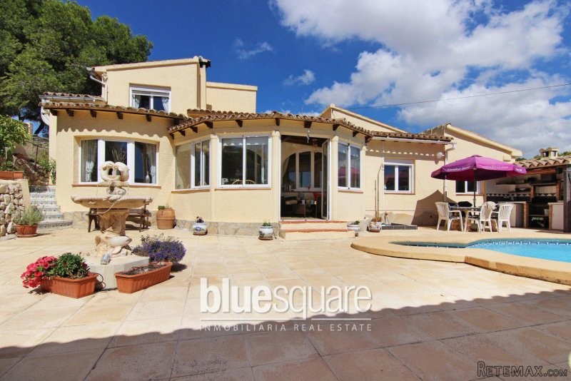 4 Bedroom 3 Bathroom Villa For Sale in..