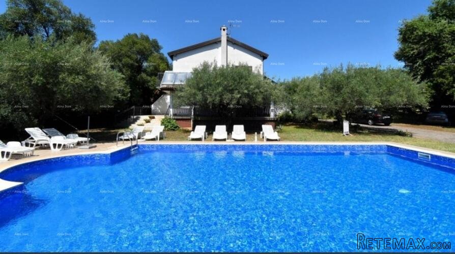 Poreč, Apartmanska kuća 330m² s bazenom