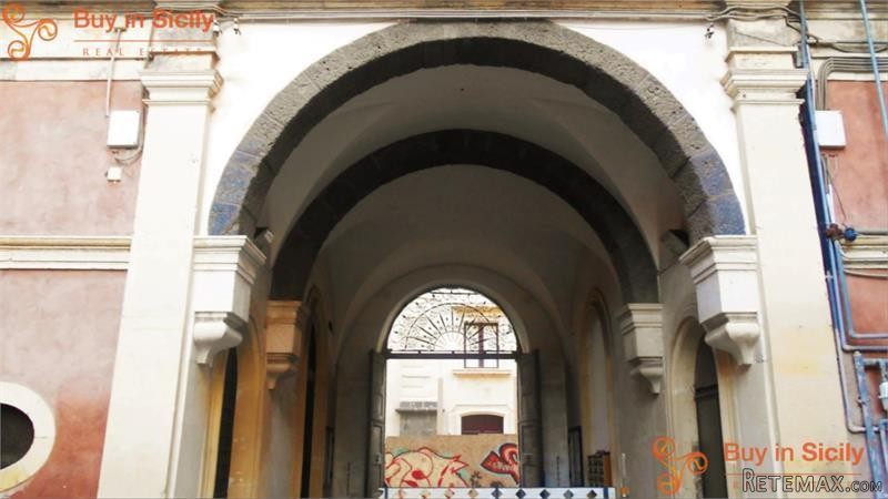 4 bedroom Apartment For Sale: Catania.. - 2