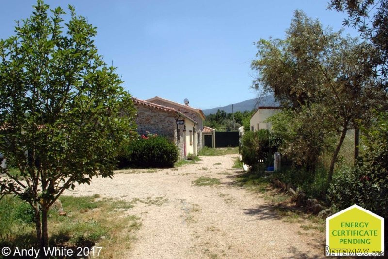 3 Bedroom House with Licensed Boarding..