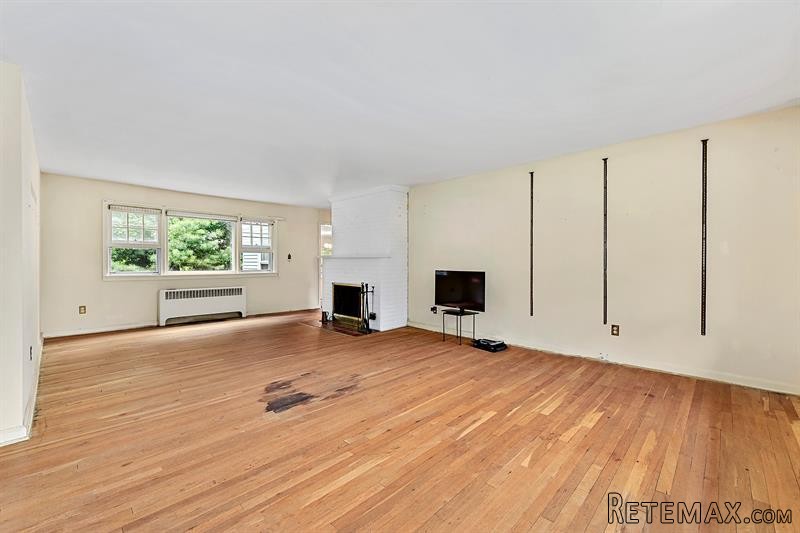 4 bedroom House For Sale: 80 Poillon.. - 2