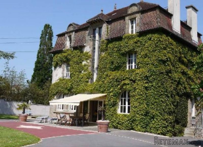 Superb Eight Bedroom Manor House