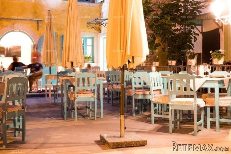 Prodaja- obiteljski hotel u srcu stare jezgre ribarskog..