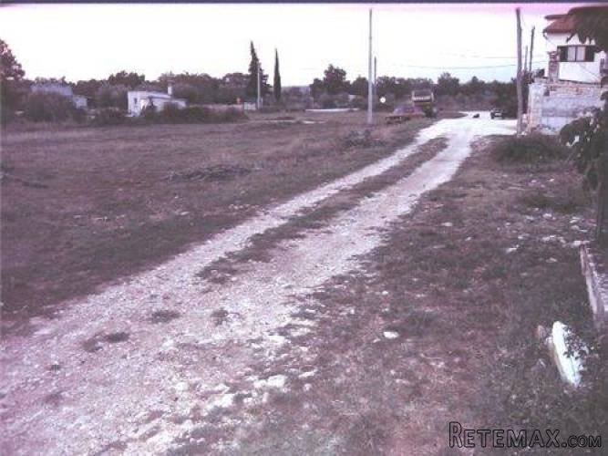 ISTRA PULA PEROJ:GRAĐEVINSKO ZEMLJIŠTE SA DOZVOLOM - 3