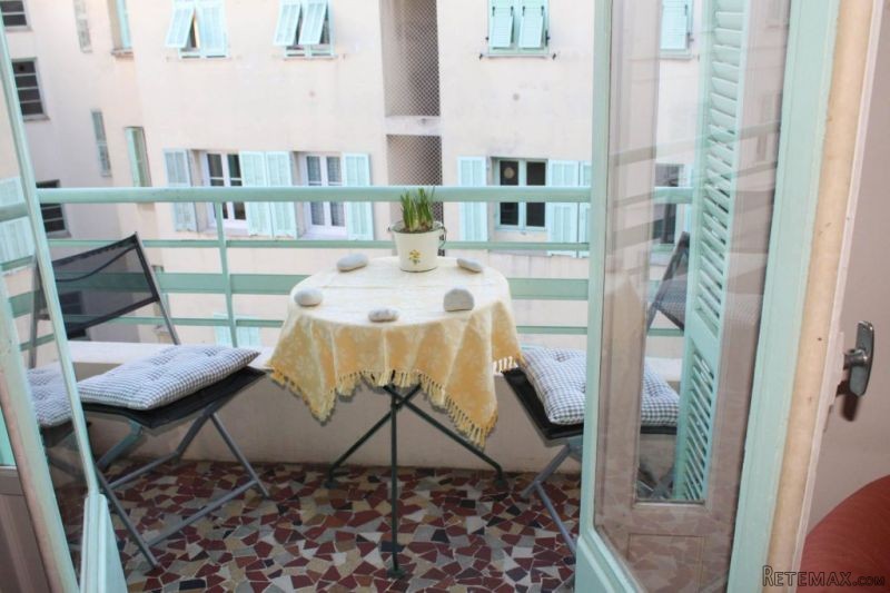 Nice Top Floor One Bedroom Apartment