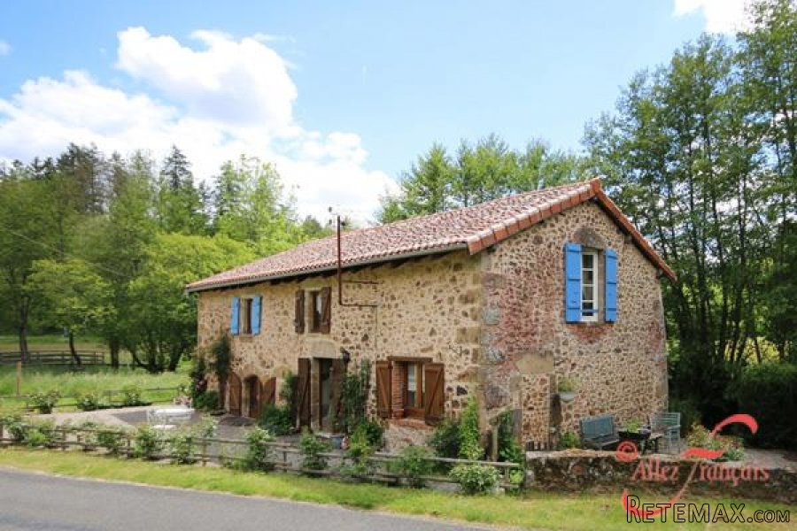 Rochechouart (Haute Vienne) - Rare opportunity to acquire this..