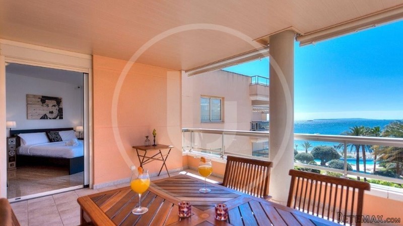 Bossa Beach Penthouse with Sea views