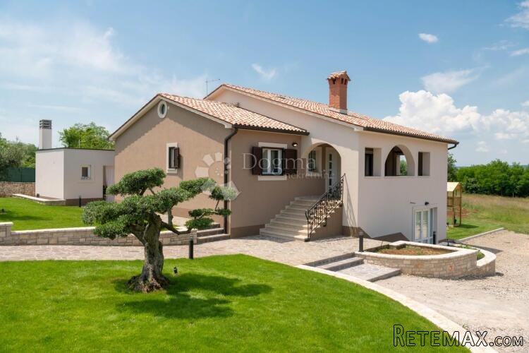 PREKRASNA VILLA SA BAZENOM, LJETNOM KUHINJOM I DJEČJIM IGRAL - 2