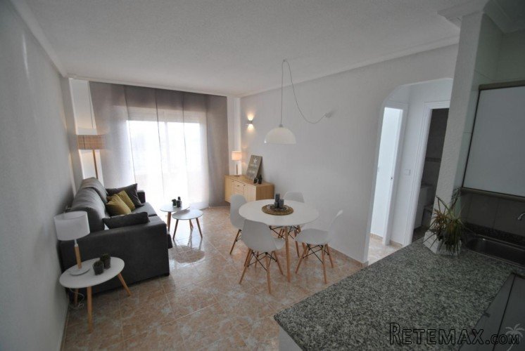 This beautifully located apartment is just 400 meters from.. - 2