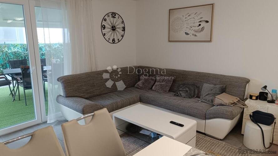 Viškovo, stan 51 m2, okućnica 90 m2, novouređeno