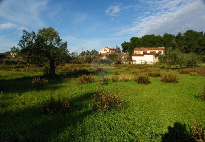 PULA,VELI VRH KOMBINACIJA GRAĐEVINSKOG 1751 M2 I...
