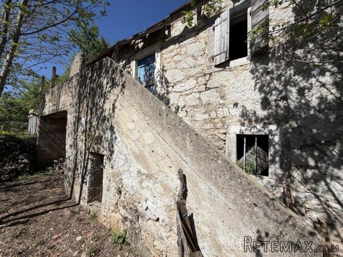 Stara kamena kuća za renovaciju u okolici Knina