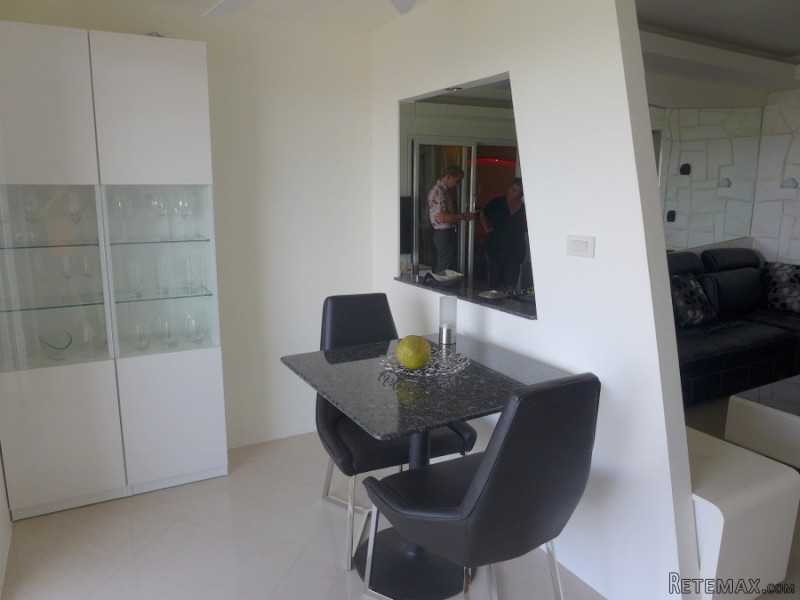 Modern 1-bedroom sea view condo on top.. - 2