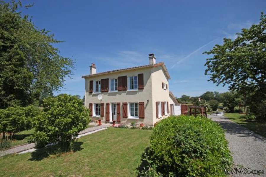 Ambernac (16) - Detached house offering 3/4 bedrooms and 3..