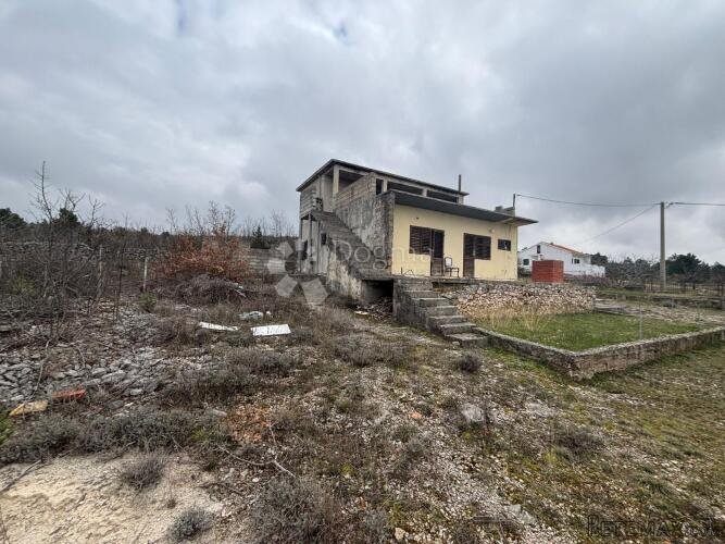 Kuća s građevinskom parcelom 1535 m2- Blizna