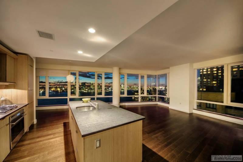 Only 5 Bedroom In Bpc! -26th Floor.. - 2