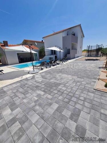Prodaje se Vila u Polači+ teren od 450m2 - 2