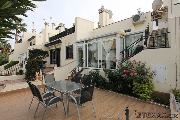 You will find this nice terraced house in Villamartin. The.. - 2
