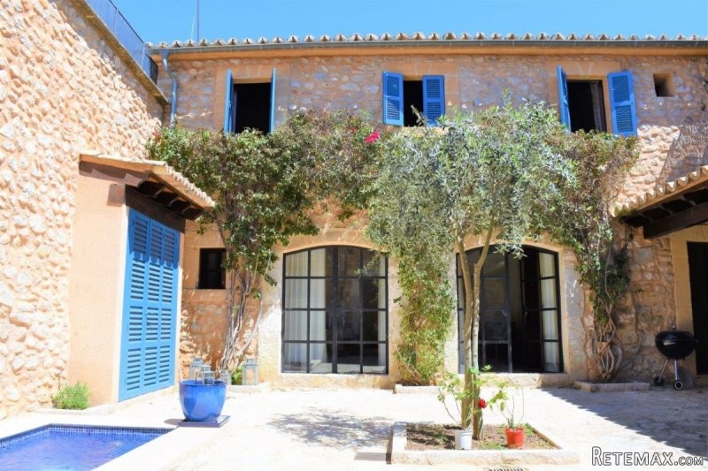 Beautifully refurbished manour house in..