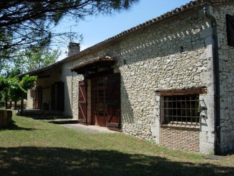 Stone House With Views Just 1 Minute..