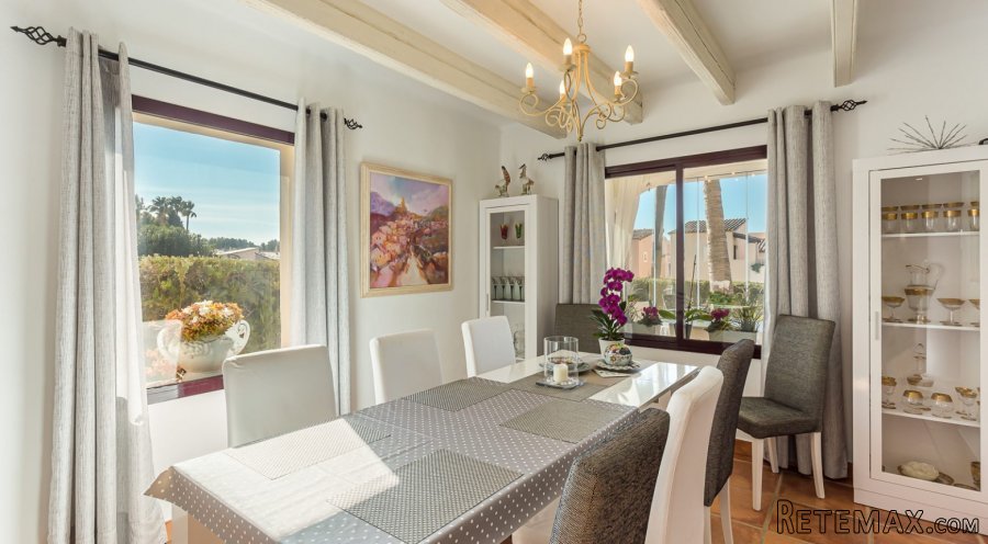 Spacious ground-floor apartment with garden is located in.. - 2