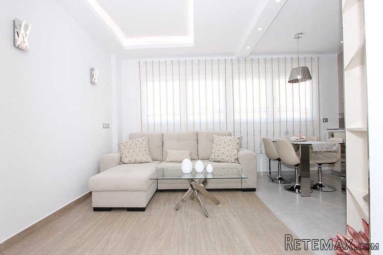 This recently renovated apartment is located just 400.. - 3