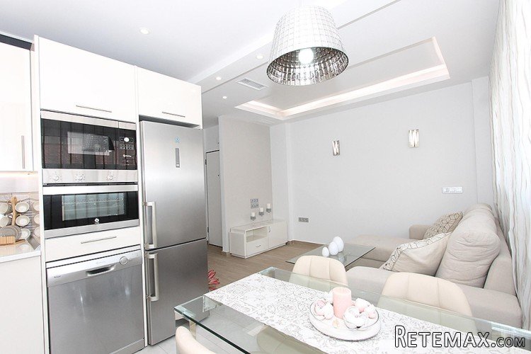 This recently renovated apartment is located just 400.. - 5